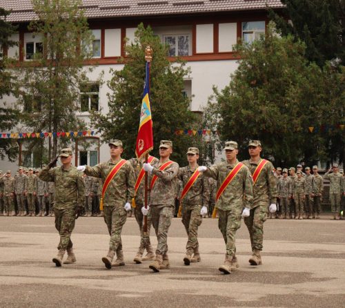 La drapel pentru onor, înainte!