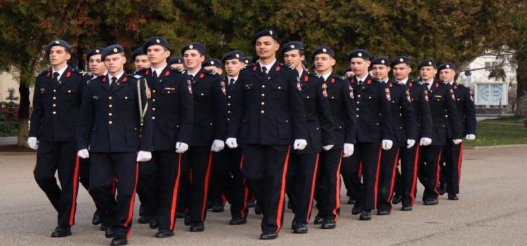 Demonstrație de măiestrie și disciplină militară la concursul de drill