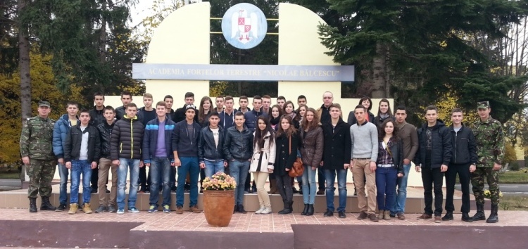 Read more about the article Activităţi extracurriculare