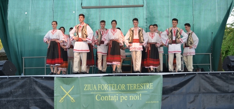Read more about the article Spectacol artistic oferit de cantemirişti