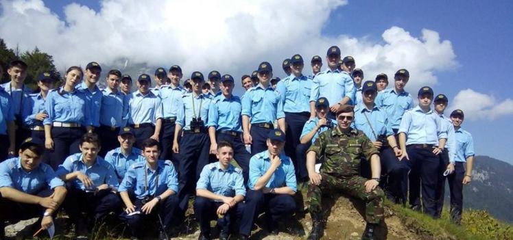 Read more about the article Elevii sergenţi cantemirişti, în prima tabără de pregătire militară
