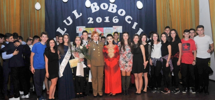 Read more about the article Balul internaţional al bobocilor cantemirişti