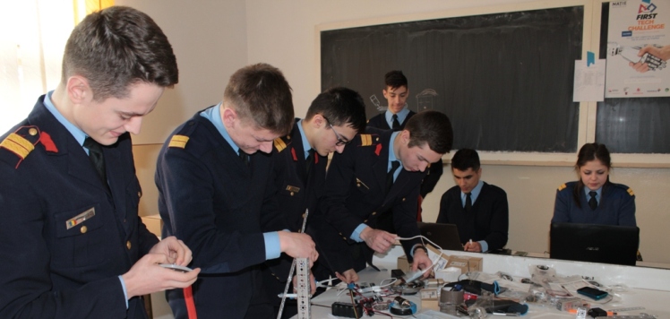 Read more about the article Construirea unui robot – o provocare pentru cantemirişti