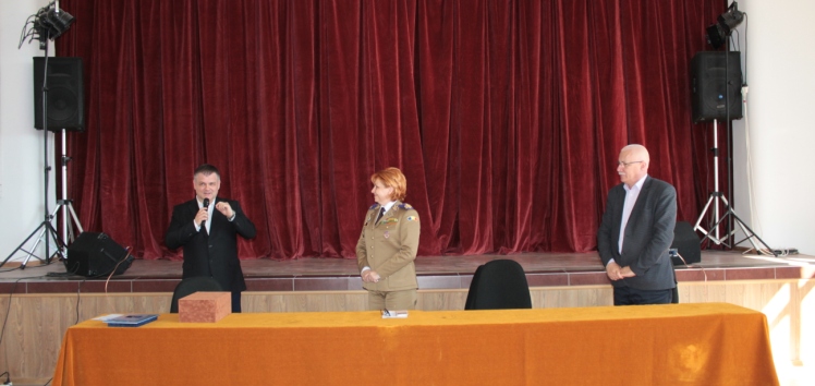 Read more about the article După aproape 30 de ani în mijlocul elevilor