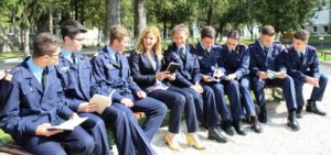 Read more about the article ESENŢE ÎN CADENŢĂ