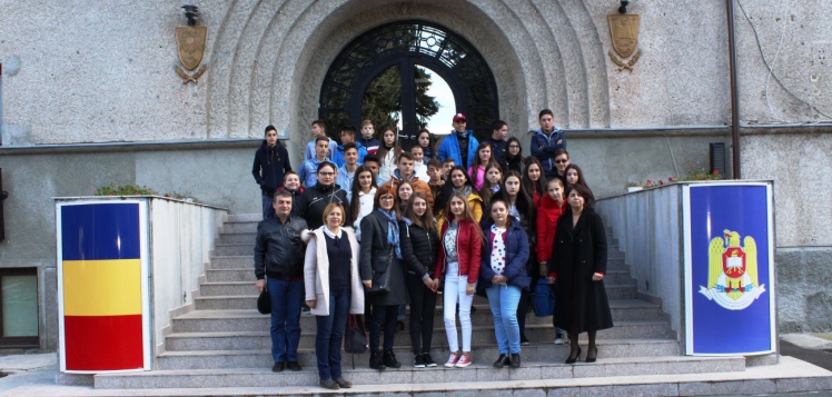 Read more about the article Experienţă unică şi frumoasă pentru elevii de gimnaziu din Leordeni