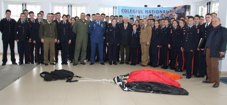 Read more about the article Modele de carieră militară