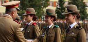 Read more about the article Ne mândrim cu absolvenţii noştri, şefi de promoţie!