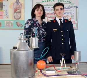 Read more about the article Un tânăr creativ şi pasionat de ştiinţă şi tehnologie s-a calificat la naţională