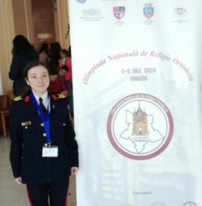 Read more about the article Menţiune la faza naţională pentru o tânără cantemiristă pasionată de religie!