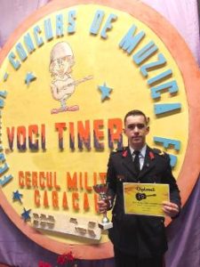 Read more about the article Pasiunea pentru muzica folk se împleteşte foarte bine cu dragostea faţă de carte
