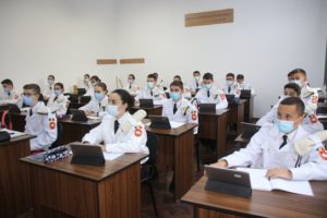 Read more about the article Elevi în clasă