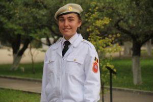 Read more about the article Când fiica își urmează tatăl în cariera armelor