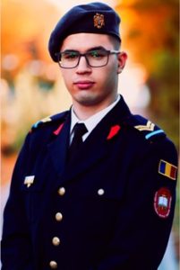 Read more about the article Pasiunea se asortează cu uniforma militară