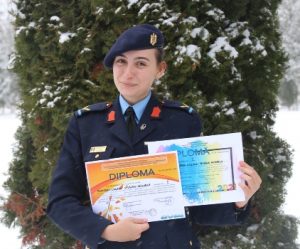 Read more about the article Talentul creativ și peformanța se asortează cu uniforma militară