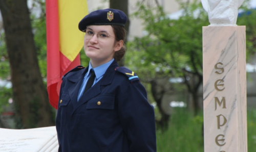 Read more about the article Distincții pentru o tânără cantemiristă