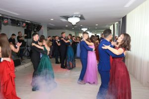 Read more about the article Balul absolvenților