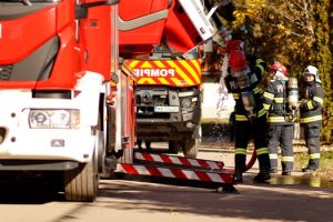 Read more about the article Exercițiu demonstrativ de stingere a unui incendiu