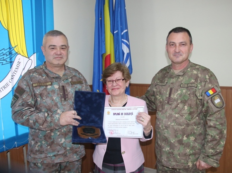 Read more about the article Doamna Gabriela Iancu a ieșit la pensie în aplauzele comenzii instituției și a colegilor!