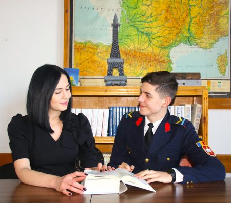 Read more about the article Premiul I și calificare la etapa națională a Olimpiadei de Limba Franceză
