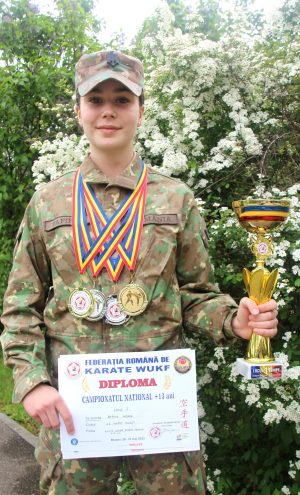Read more about the article Medeea Zafiris, din nou Campioană națională la karate