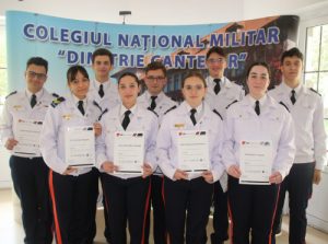Read more about the article Distincții pentru absolvenții cursului opțional despre comunicațiile de date