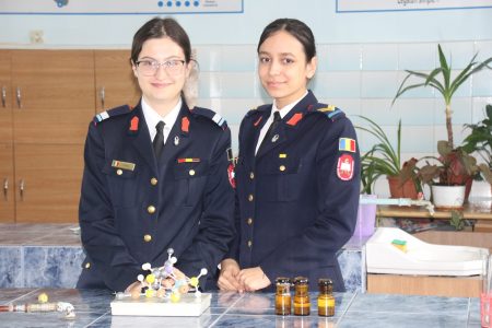 Read more about the article Premiul II la Concursul ,, Chimia – artă între științe”