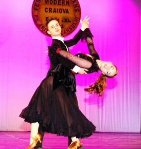 Read more about the article Premiul I la Festivalul-concurs de dans modern „Pe aripile dansului”