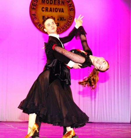 Read more about the article Premiul I la Festivalul-concurs de dans modern „Pe aripile dansului”