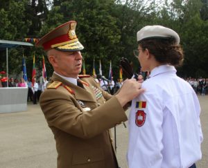 Read more about the article Eleva cu rezultate deosebite la învățătură avansată în gardul de elev plutonier adjutant