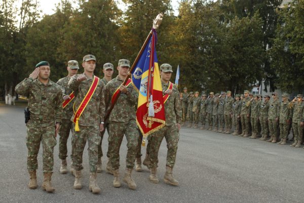 Read more about the article La drapel pentru onor, înainte!