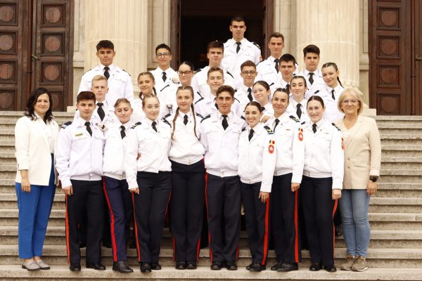Read more about the article Cantemiriștii au fost alături de marinari, în cadrul campaniei de promovare a carierei militare în județul Prahova