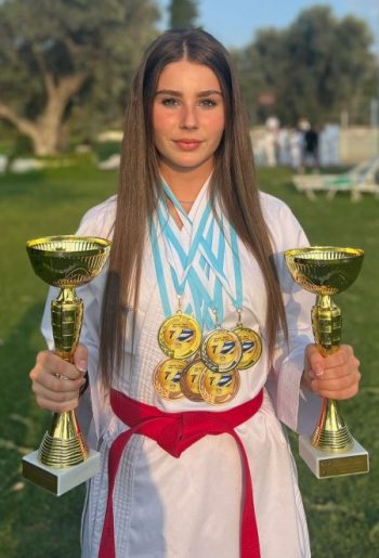 Read more about the article Medeea Zafiris, dublă campioană mondială la karate