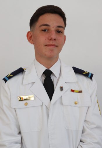 Read more about the article De la pasiunea pentru spațiu, la uniforma militară