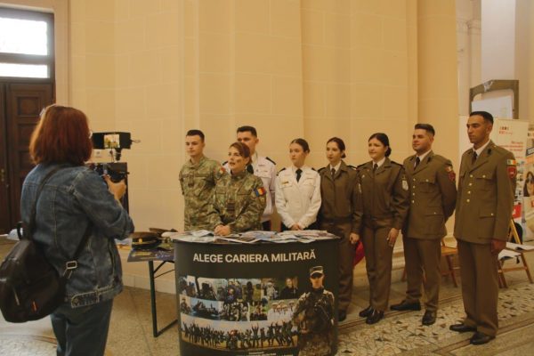 Read more about the article Ziua Armatei României în școli