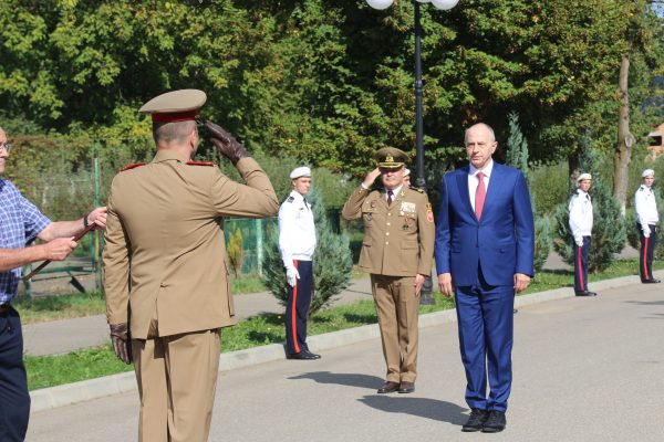 Read more about the article Secretarul General Adjunct al NATO, domnul Mircea Geoană, a vizitat Colegiul Național Militar „Dimitrie Cantemir”, așezământ istoric al Armatei Române.