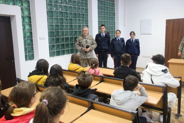 Read more about the article O altfel de zi de școală