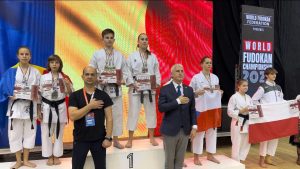 Read more about the article Frați gemeni, campioni mondiali la karate