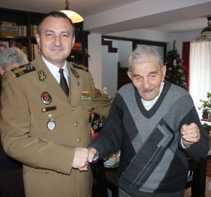 Read more about the article Veteran de război, sărbătorit la 101 ani