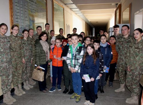 Read more about the article O altfel de zi de școală, petrecută în mediul militar