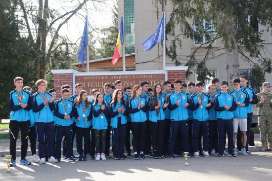 Read more about the article Premianții au revenit acasă