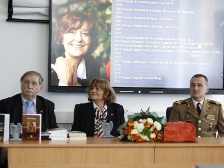 Read more about the article Liceenii militari de la Breaza, față în față cu scriitorii Ana Blandiana și Nicolae Băciuț