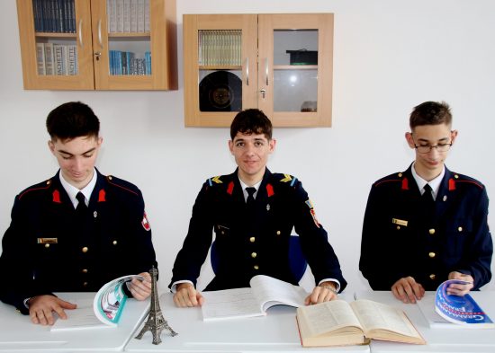 Read more about the article Elevi calificați la etapa națională a Olimpiadei de Limba Franceză
