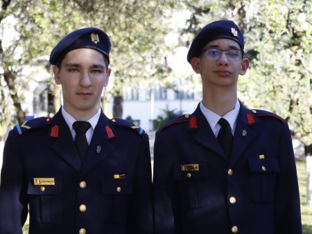 Read more about the article Distincții la Informatică pentru doi tineri cantemiriști