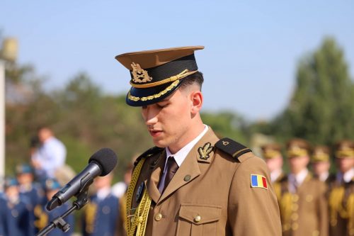 Read more about the article Frați, cantemirişti, șefi de promoție pe academie