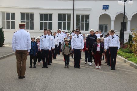 Read more about the article Alături de copiii care visează la o carieră militară