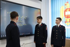 Read more about the article Distincții la fizică