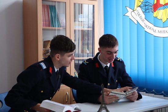 Read more about the article Cantemiriști calificați la etapa națională a Olimpiadei de Limba Francează