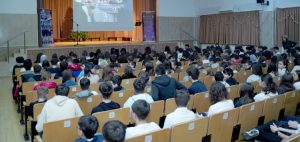 Read more about the article Promovarea carierei militare prin muzică și artă