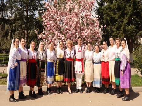 Dialog peste timp prin folclor și tradiție